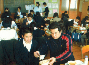 真田中学校、給食の様子